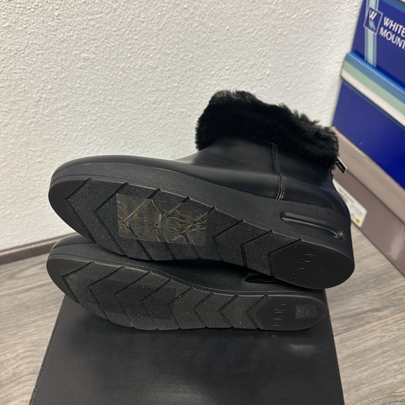 DKNY Women's Nadra Wedge Booties - Picture 3 of 6